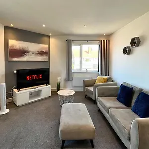 Lovely Serviced - Near Hospital Apartment Doncaster